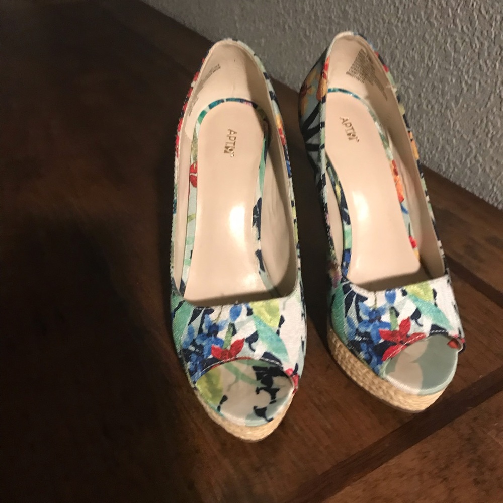 Heels - Picture 2 of 2